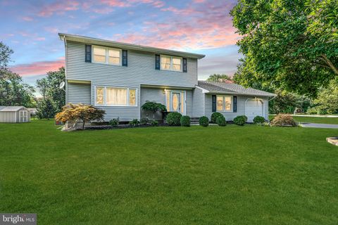 28 WOODLAND DRIVE HIGHTSTOWN NJ 08520