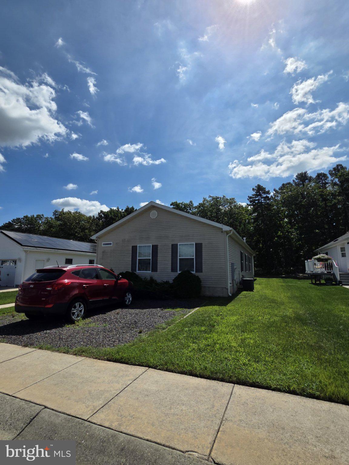86 PINETREE LANE