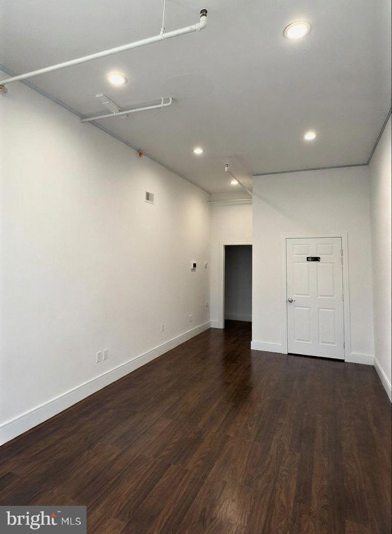 2251 N BROAD STREET COMMERCIAL