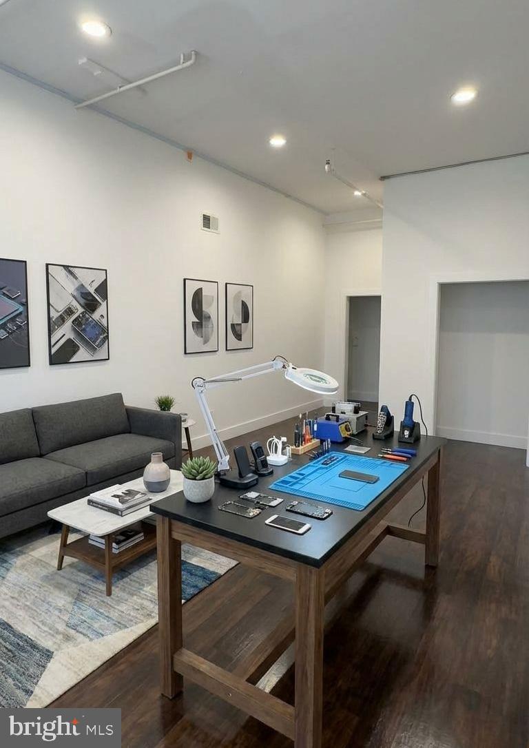 2251 N BROAD STREET COMMERCIAL