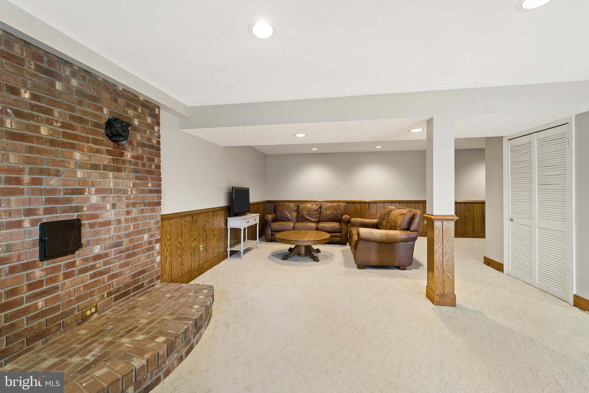 GOVERNORS RIDGE - Residential
