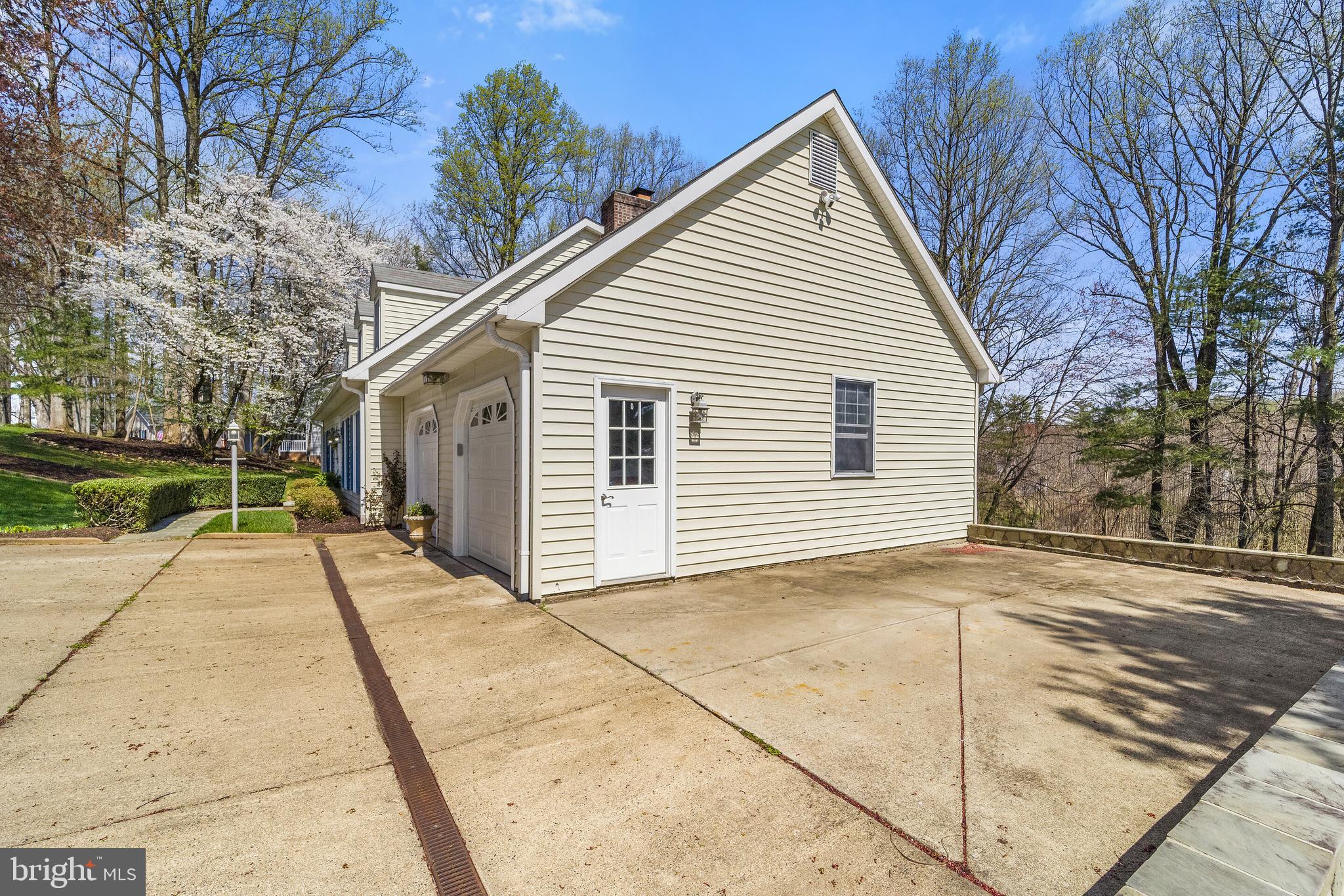 GOVERNORS RIDGE - Residential