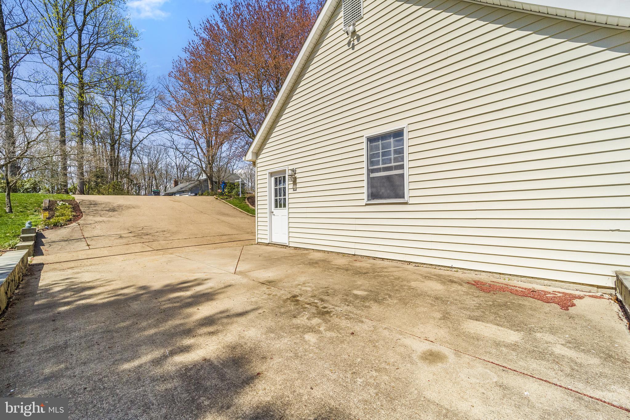 GOVERNORS RIDGE - Residential