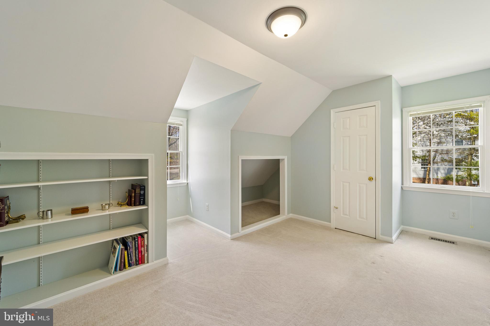 GOVERNORS RIDGE - Residential