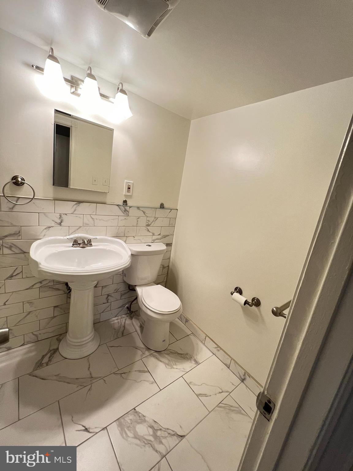 MONTPELIER VILLAGE - Residential Lease