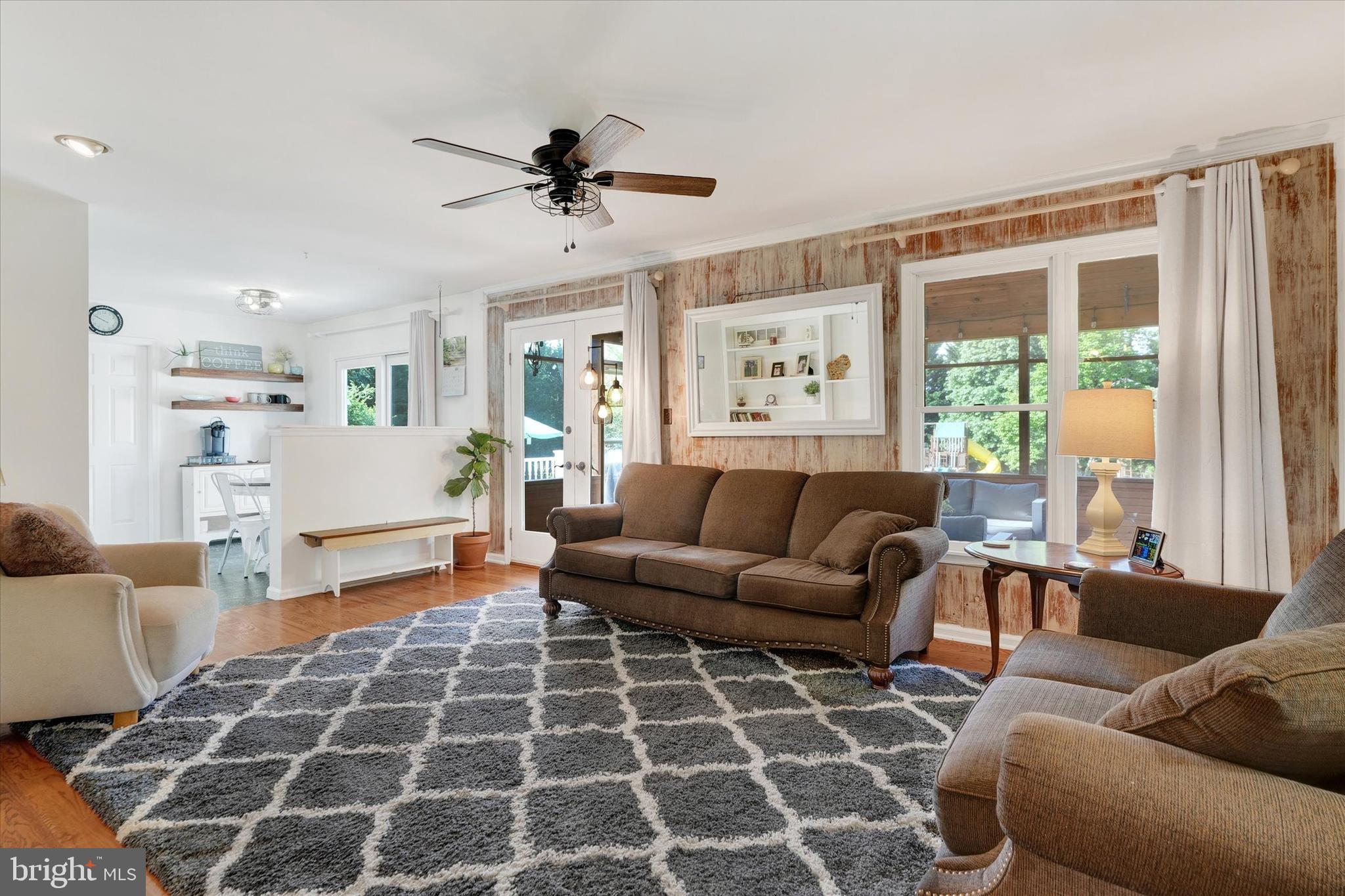 STRAWBERRY HILL - Residential