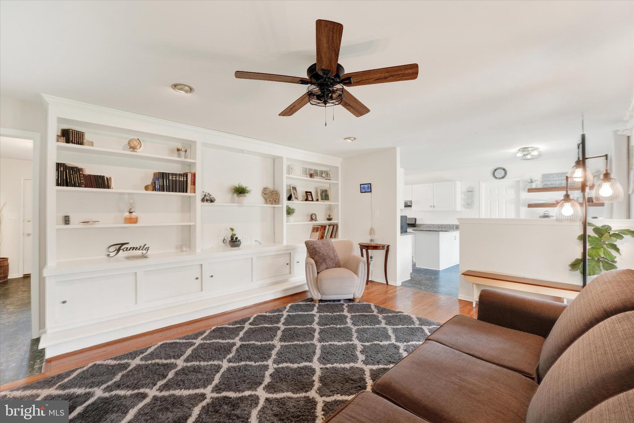 STRAWBERRY HILL - Residential