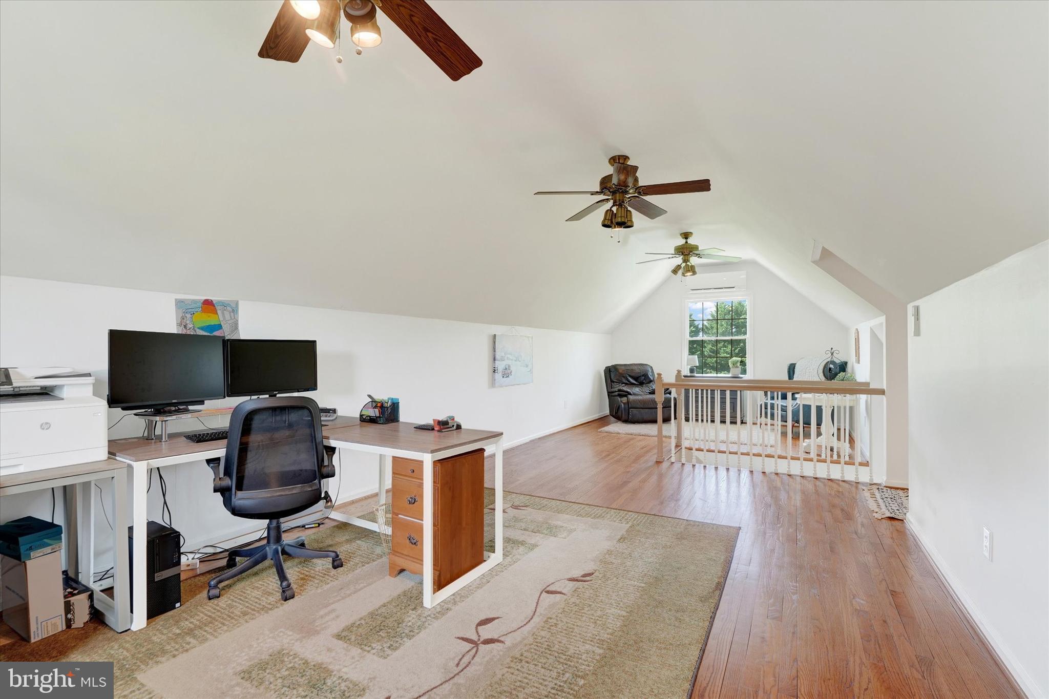 STRAWBERRY HILL - Residential