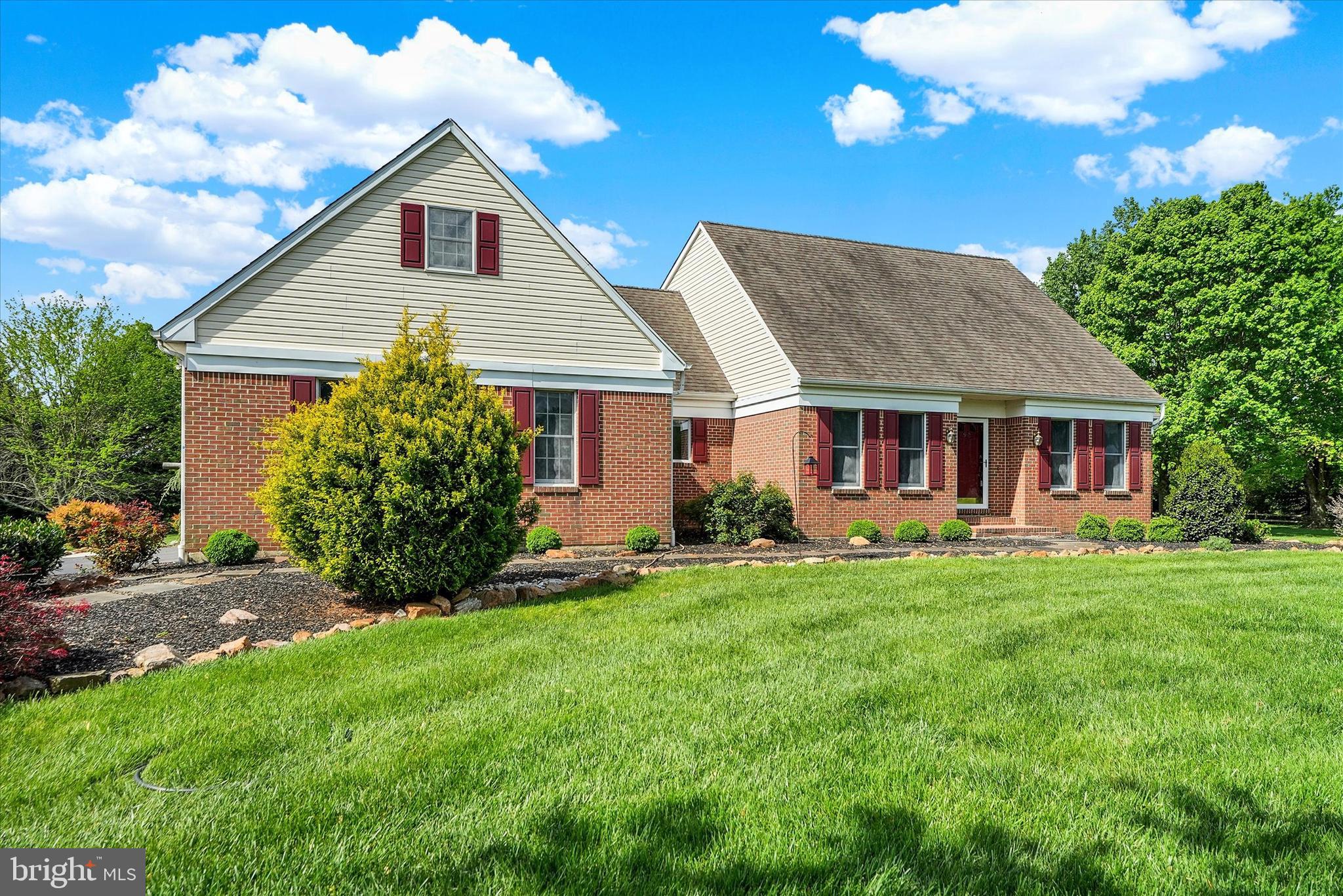 STRAWBERRY HILL - Residential