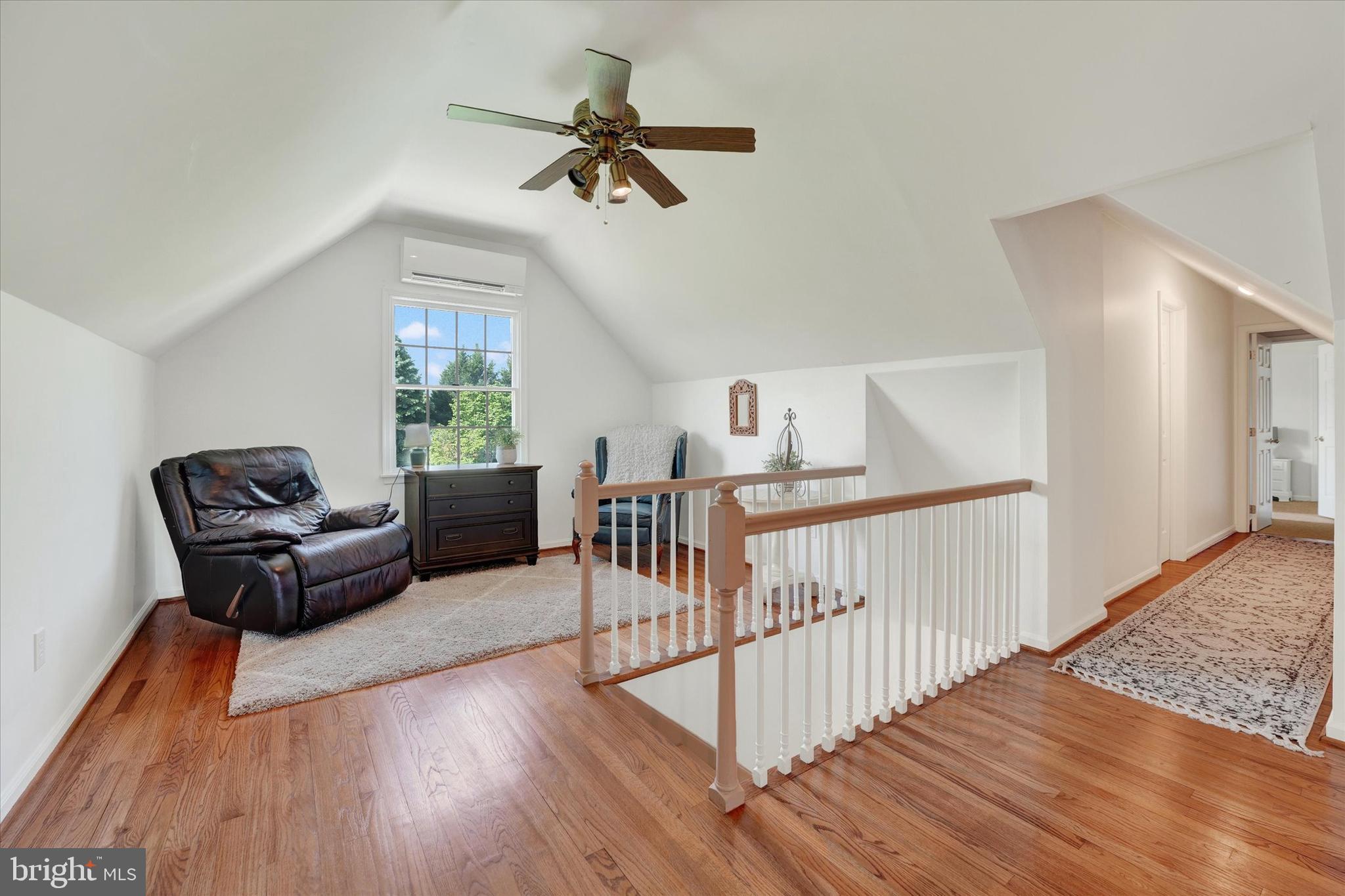 STRAWBERRY HILL - Residential