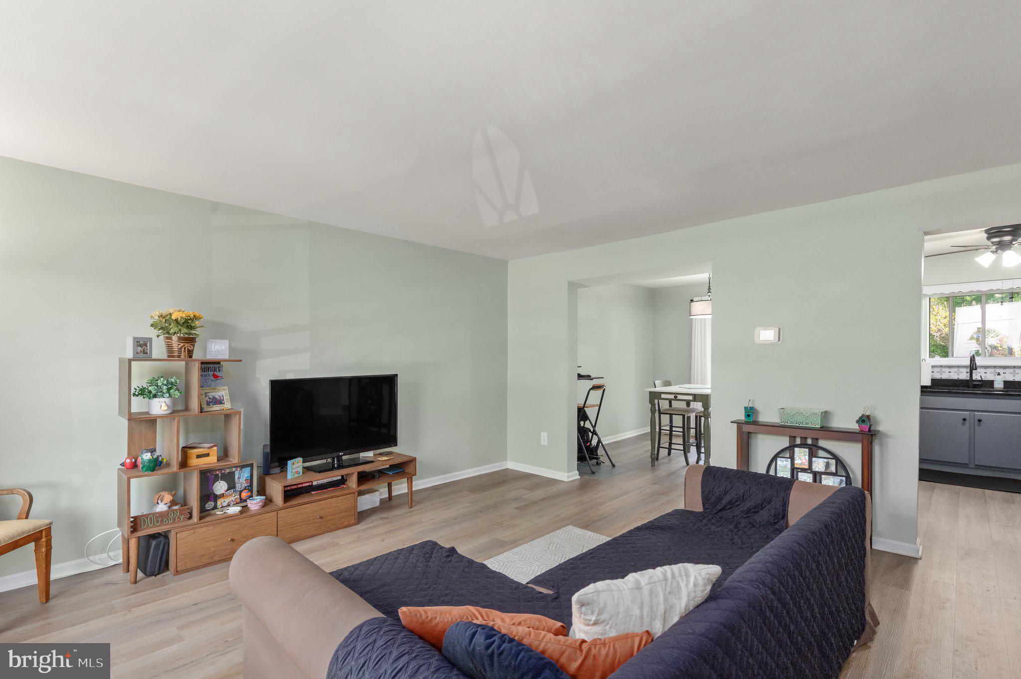 6 WINDERSAL LANE