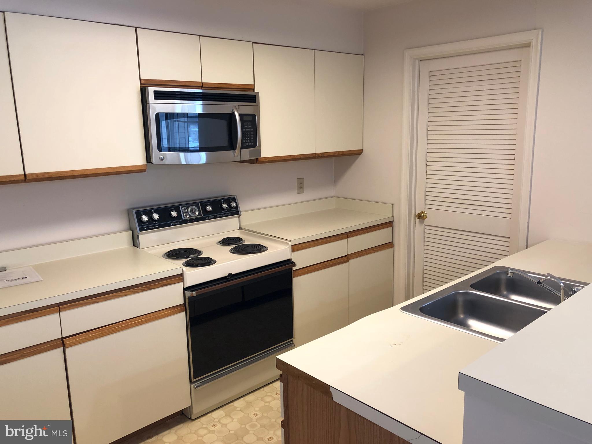 SEVEN OAKS - Residential