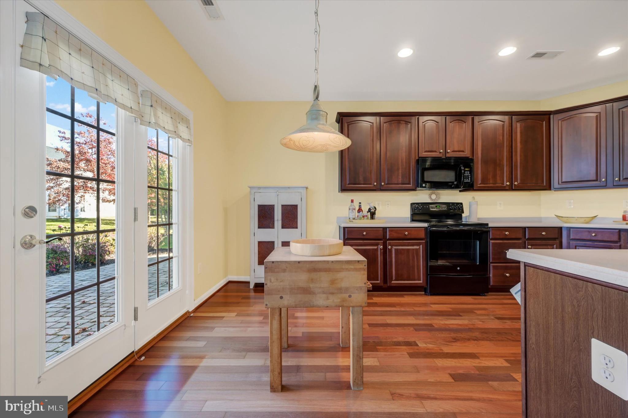 SYMPHONY VILLAGE AT CENTREVILLE - Residential