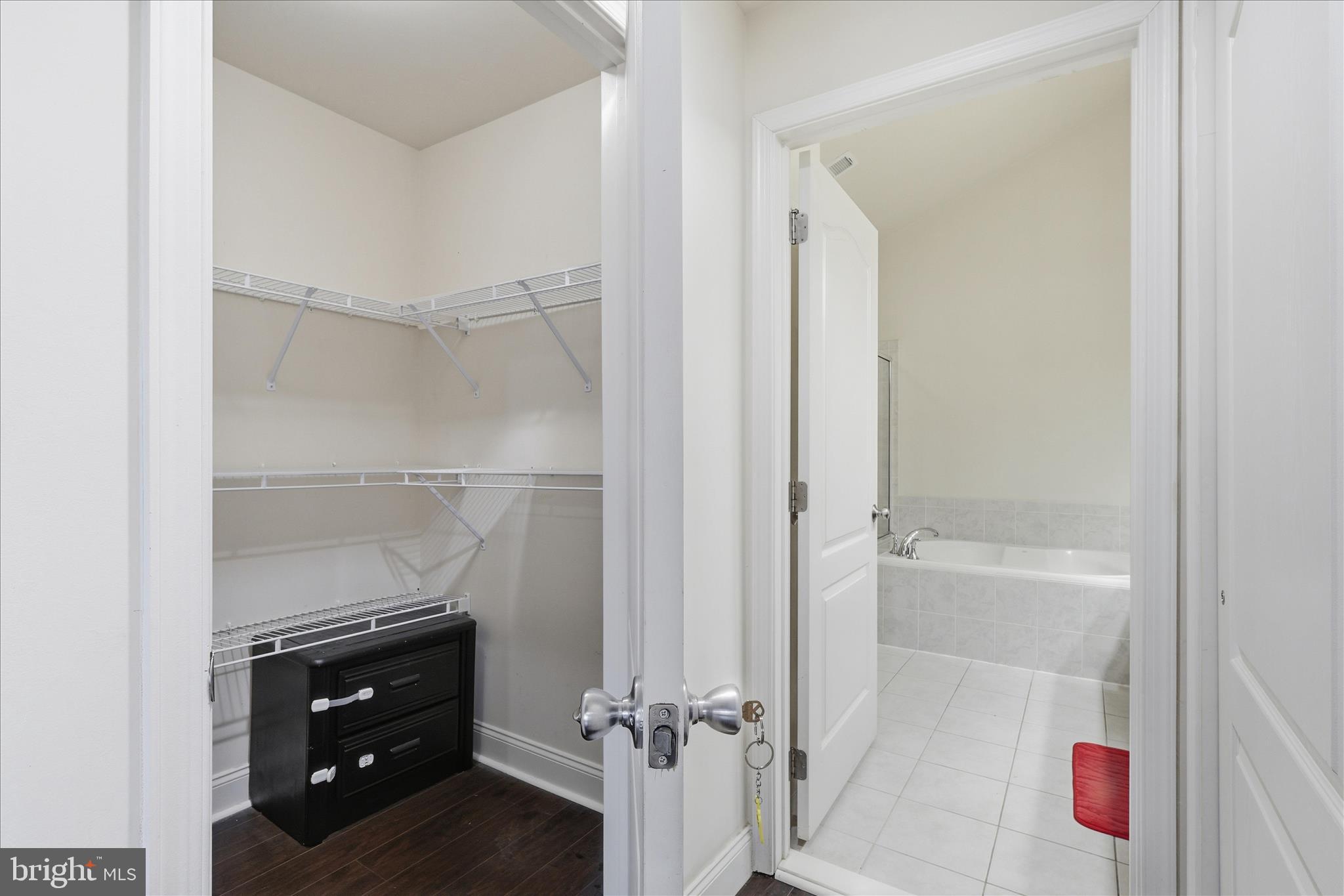 LOUDOUN VALLEY ESTATES 2 - Residential Lease