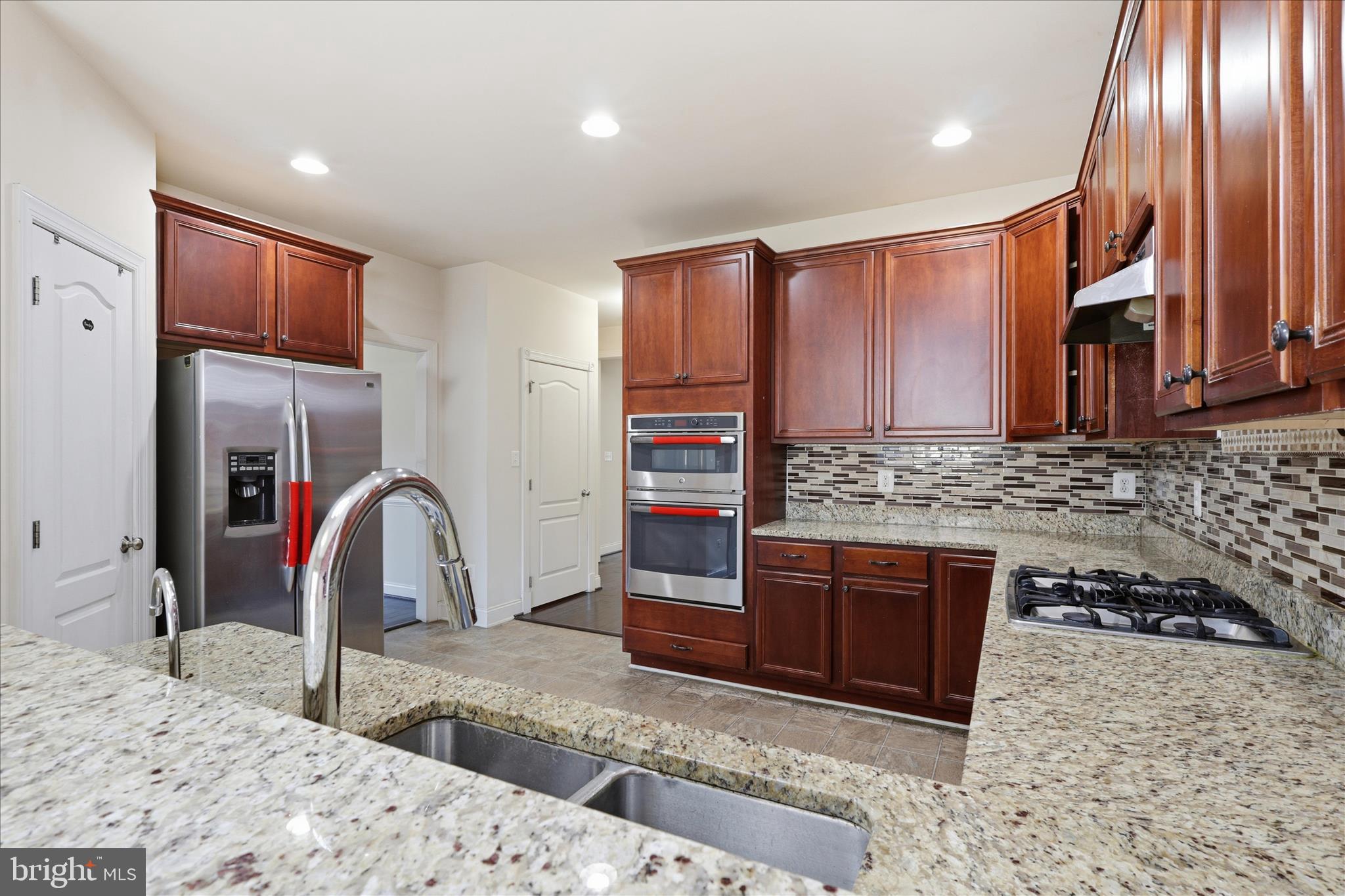 LOUDOUN VALLEY ESTATES 2 - Residential Lease