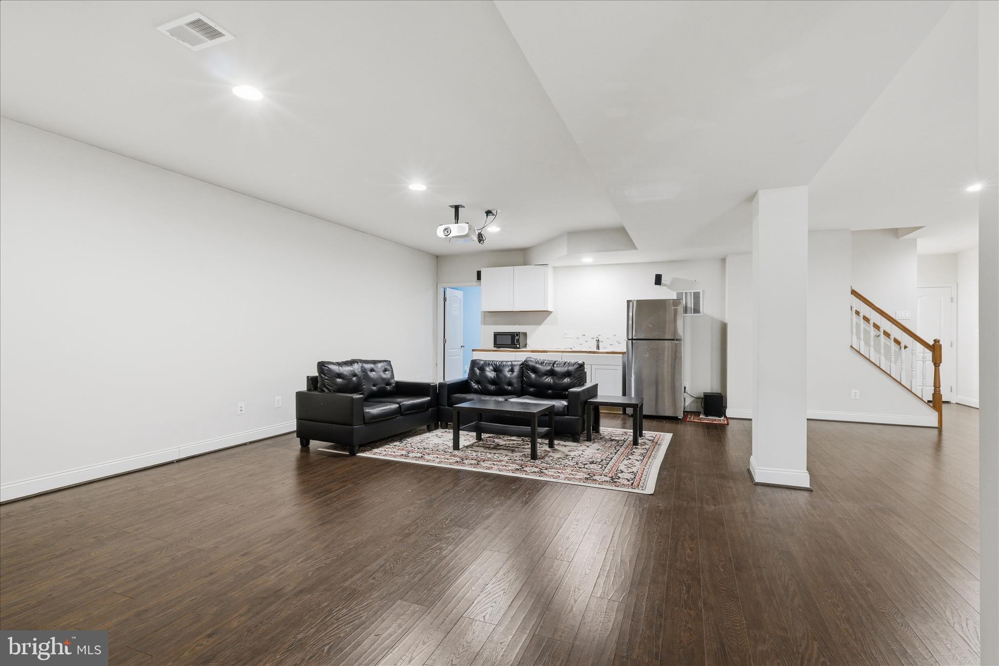 LOUDOUN VALLEY ESTATES 2 - Residential Lease