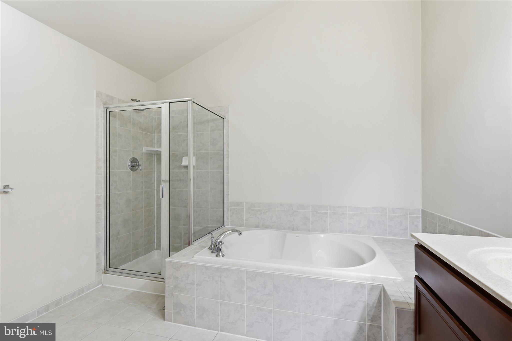 LOUDOUN VALLEY ESTATES 2 - Residential Lease