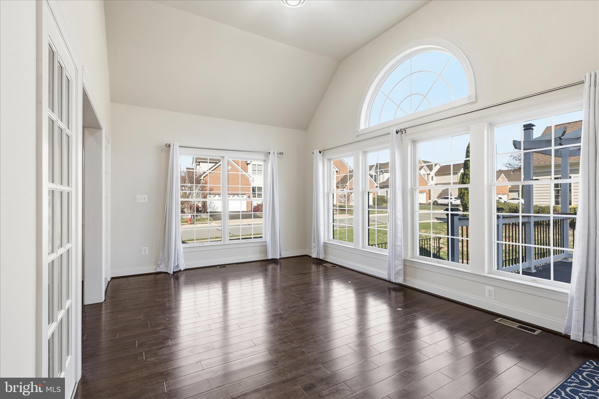 LOUDOUN VALLEY ESTATES 2 - Residential Lease