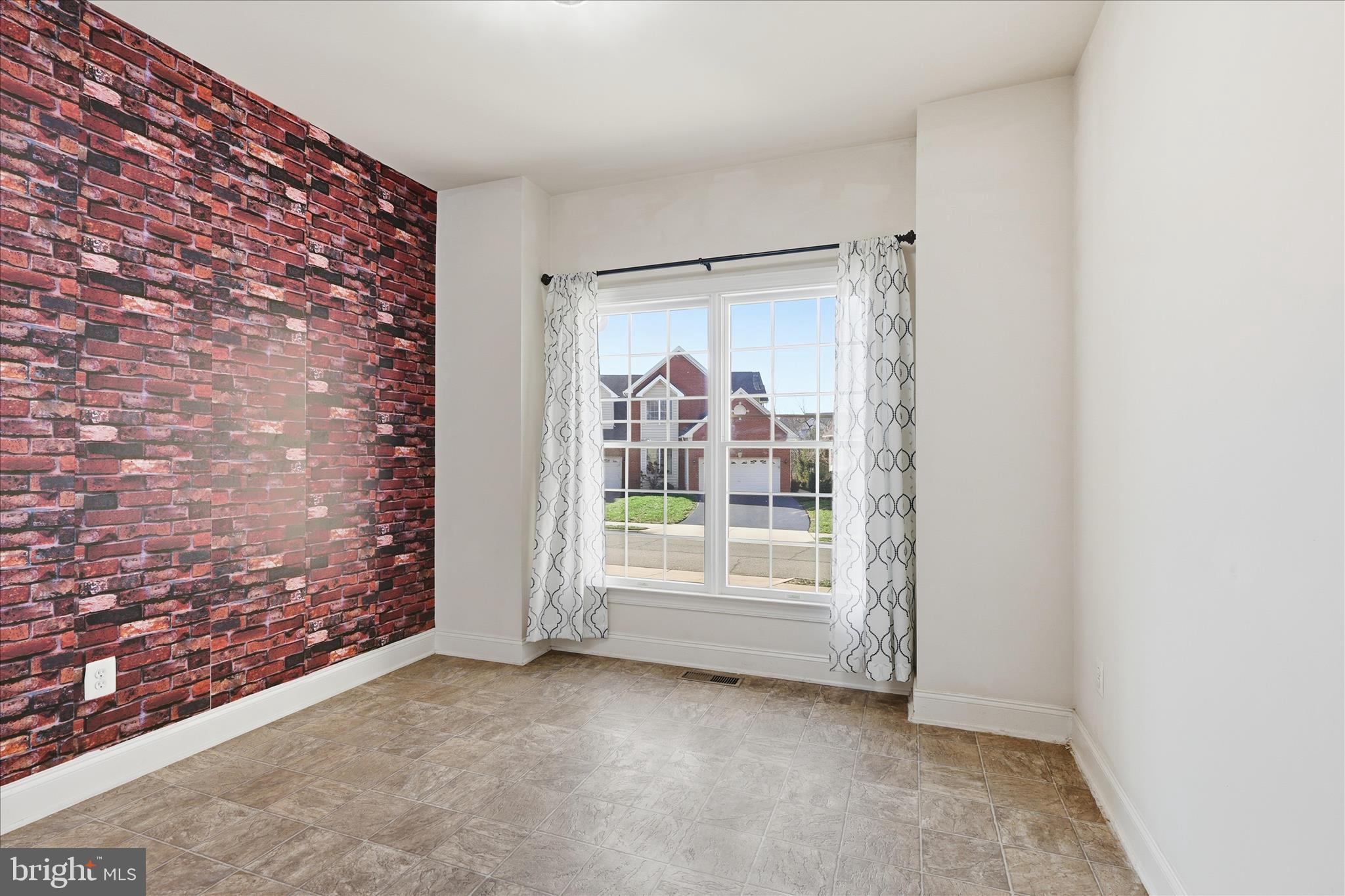 LOUDOUN VALLEY ESTATES 2 - Residential Lease