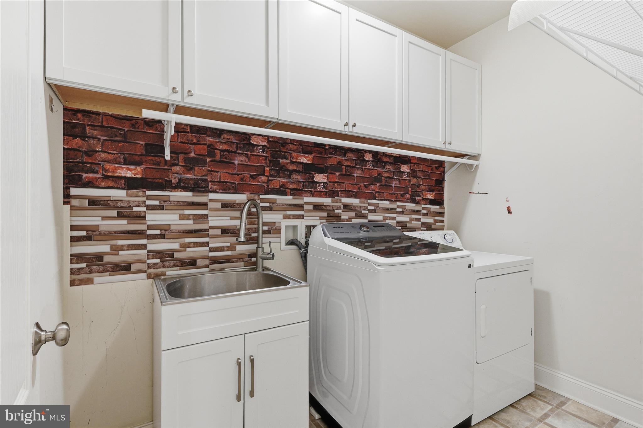 LOUDOUN VALLEY ESTATES 2 - Residential Lease