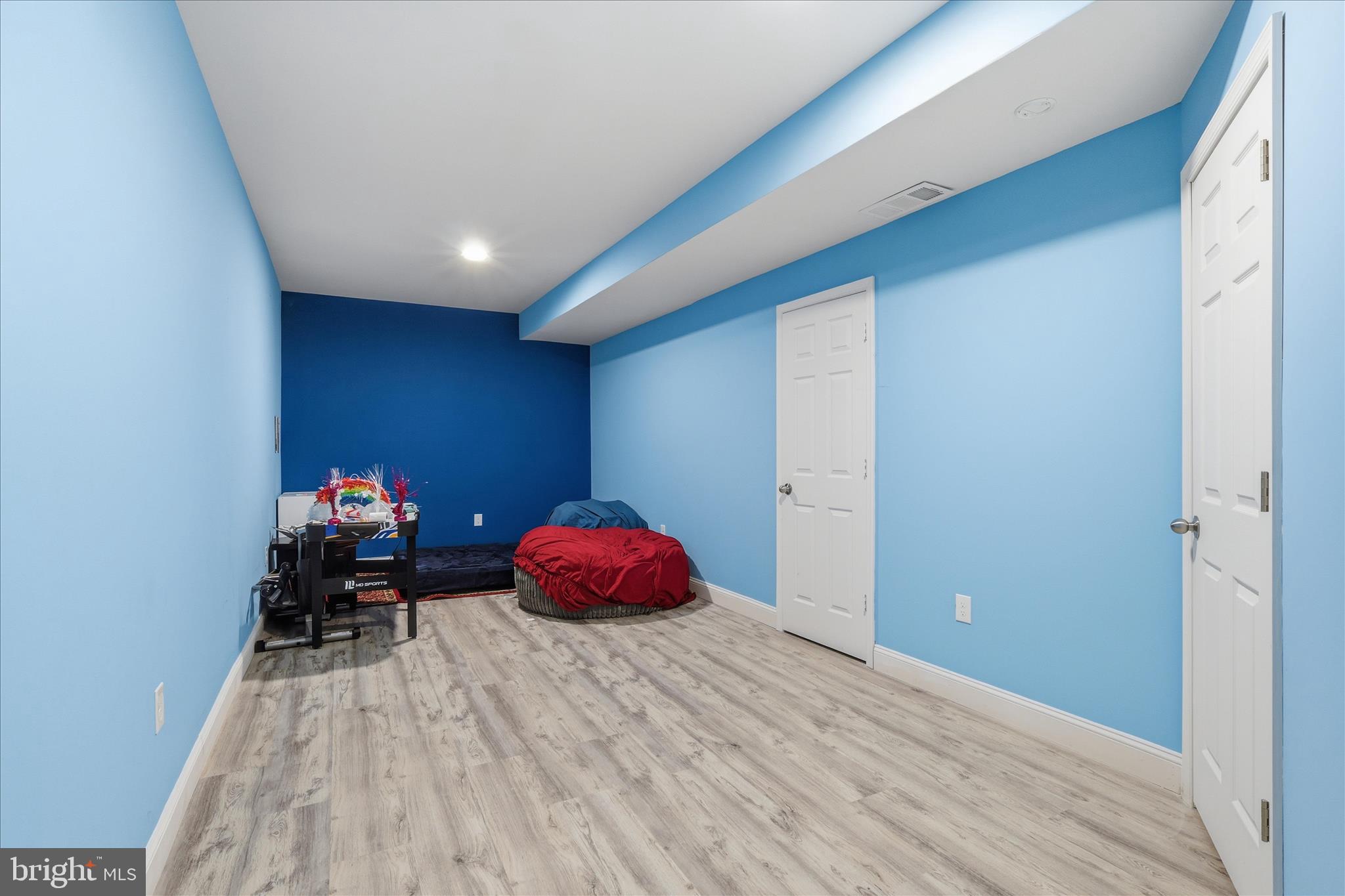 LOUDOUN VALLEY ESTATES 2 - Residential Lease