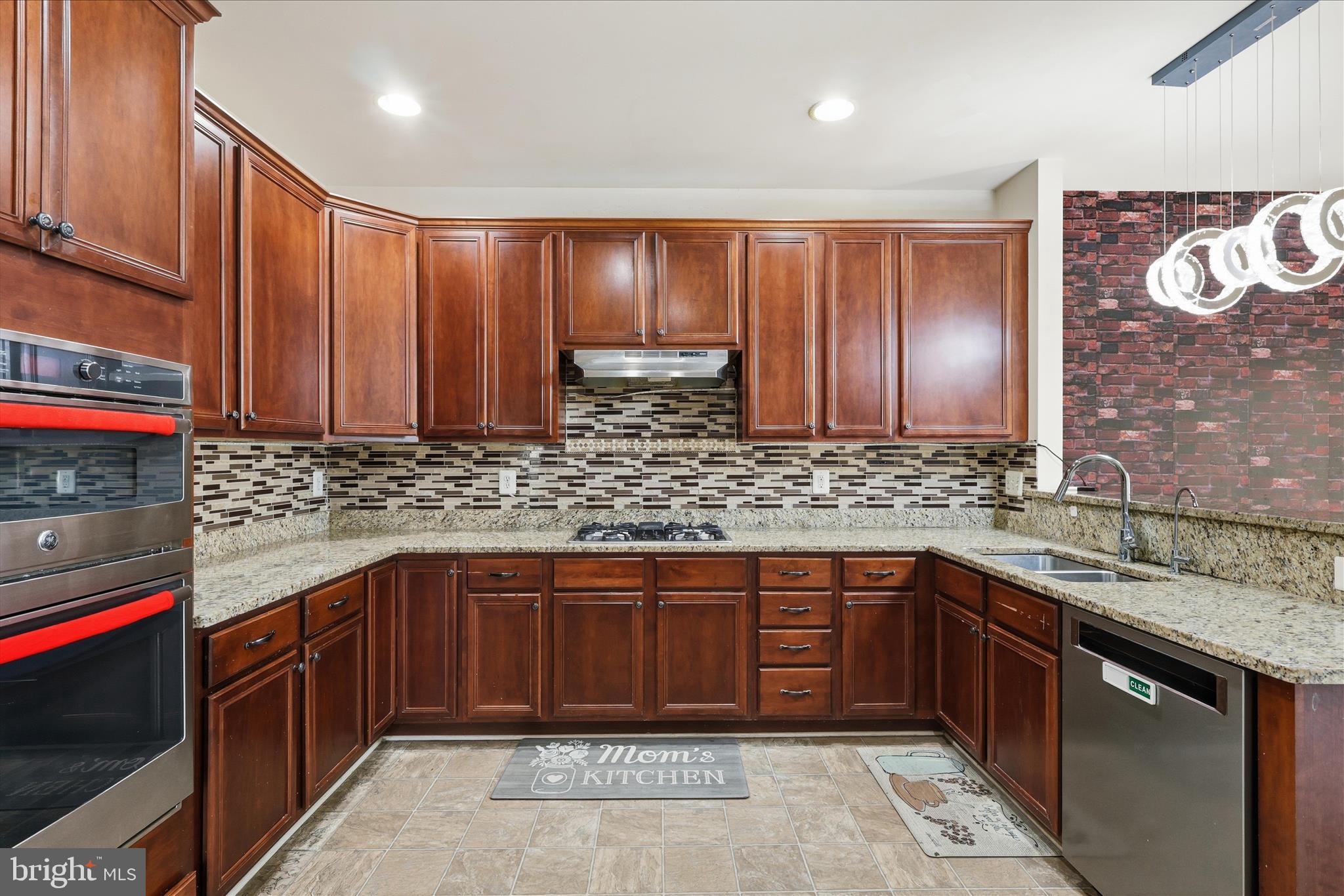 LOUDOUN VALLEY ESTATES 2 - Residential Lease