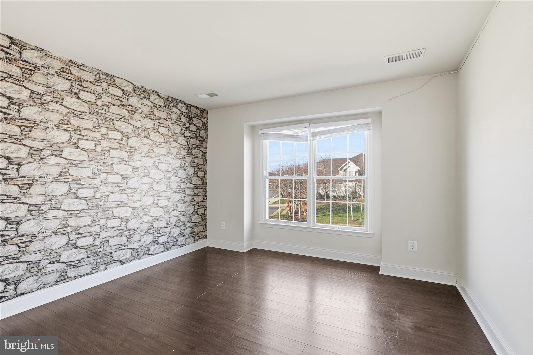 LOUDOUN VALLEY ESTATES 2 - Residential Lease