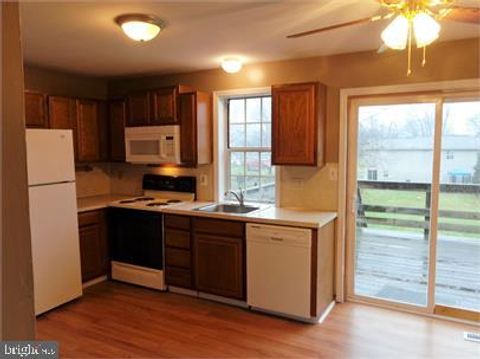 14 WINDSOR COURT MILLERSVILLE PA 17551