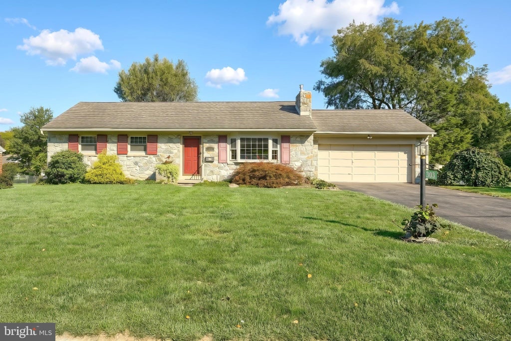 Photo of 303 Rolling Terrace, LEOLA, PA 17540 (MLS # PALA2096148)