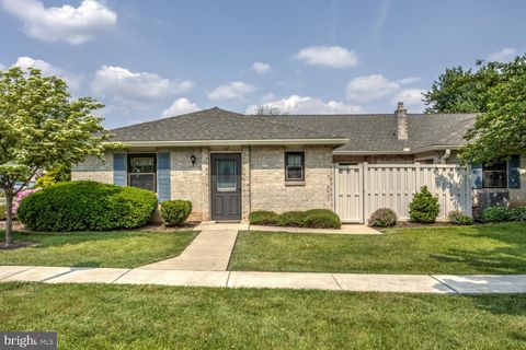 Photo of 137 VALLEYBROOK DR, LANCASTER, PA 17601 (MLS # PALA2035316)