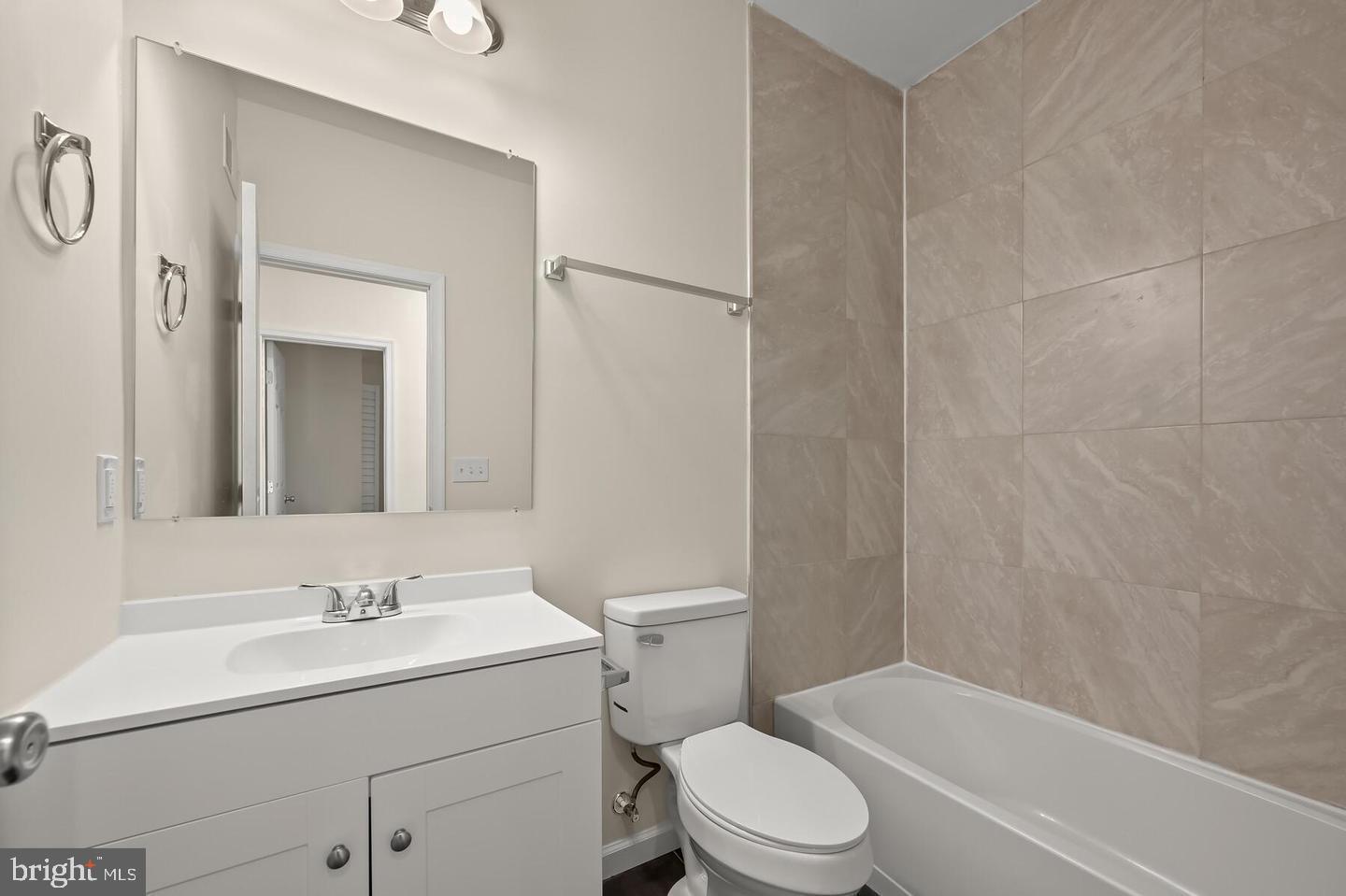 BARCLAY - Residential Lease