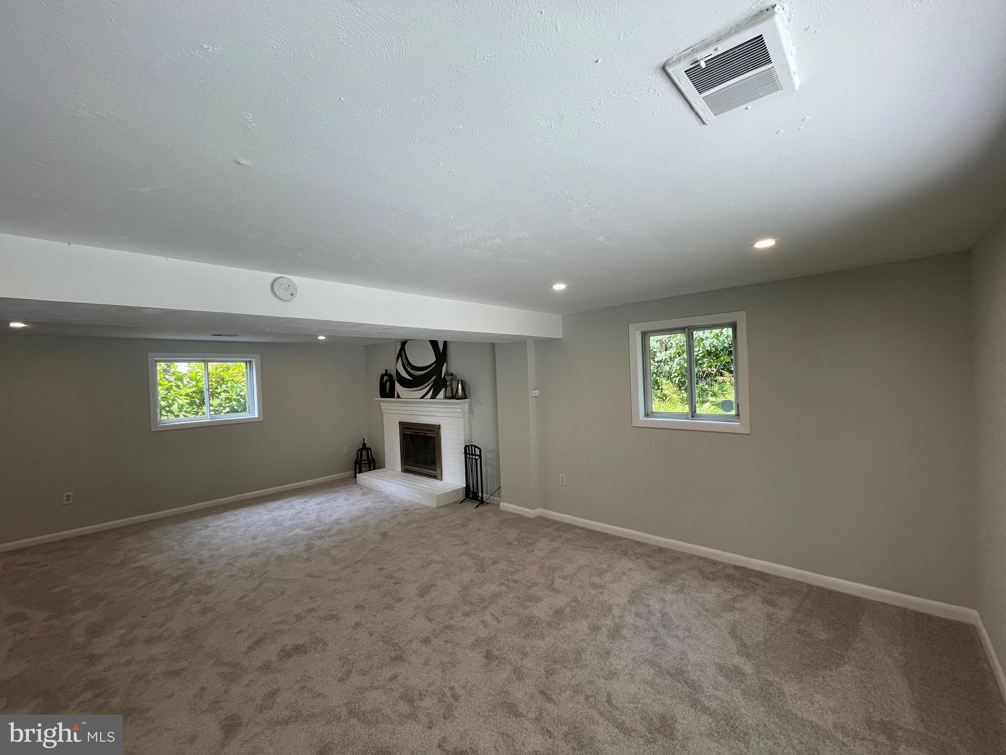 FORT WASHINGTON - Residential Lease