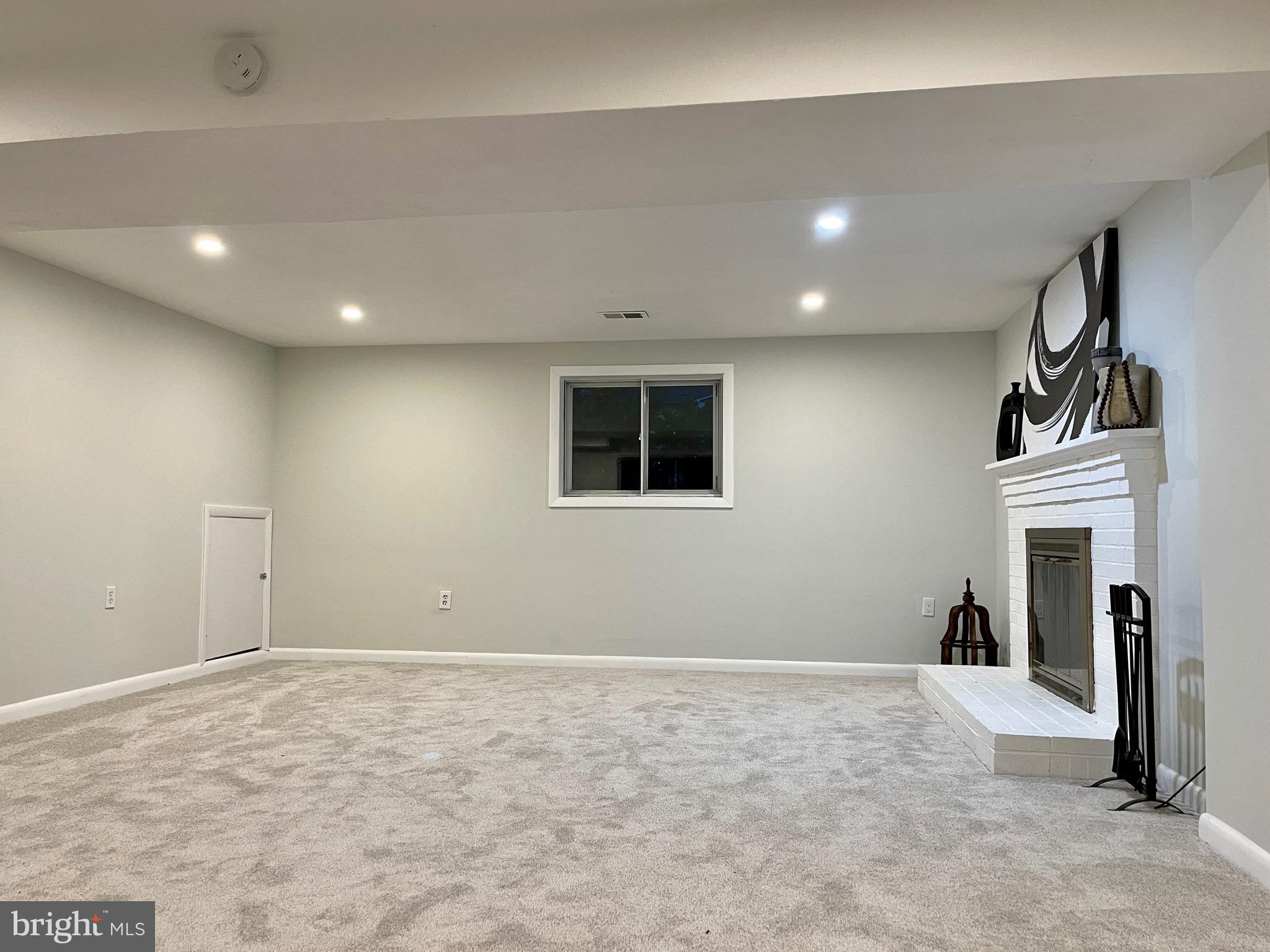 FORT WASHINGTON - Residential Lease