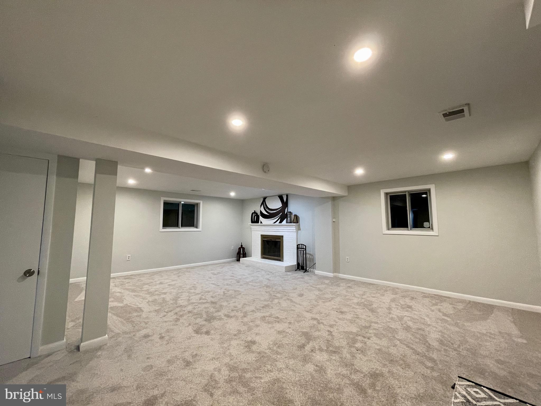 FORT WASHINGTON - Residential Lease