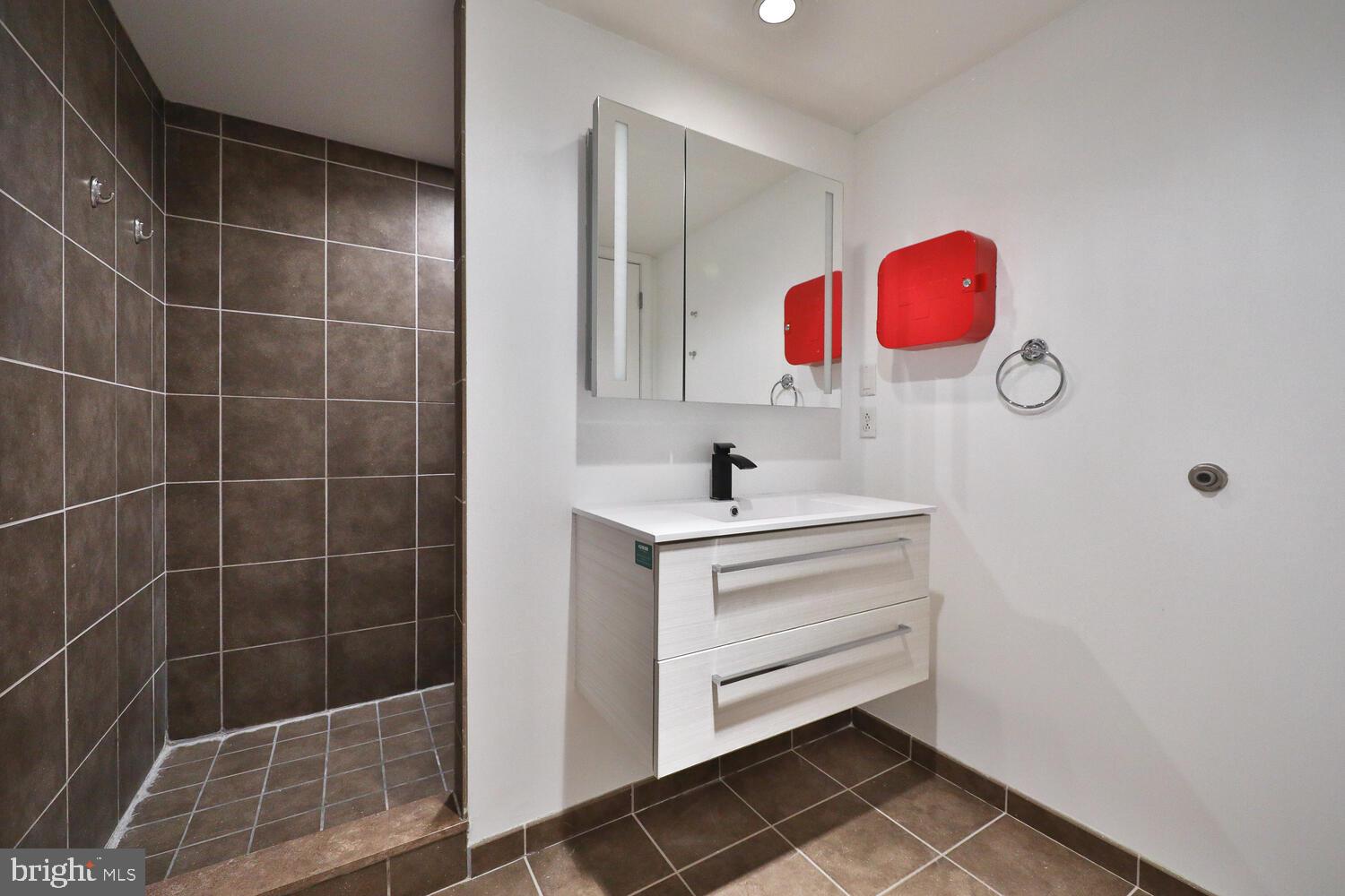 AVENUE OF THE ARTS - Residential Lease