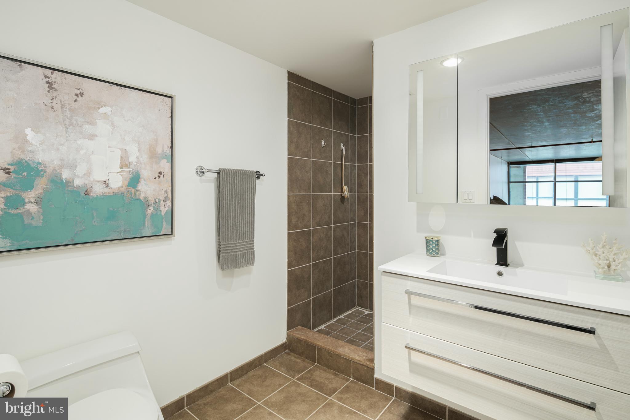 AVENUE OF THE ARTS - Residential Lease