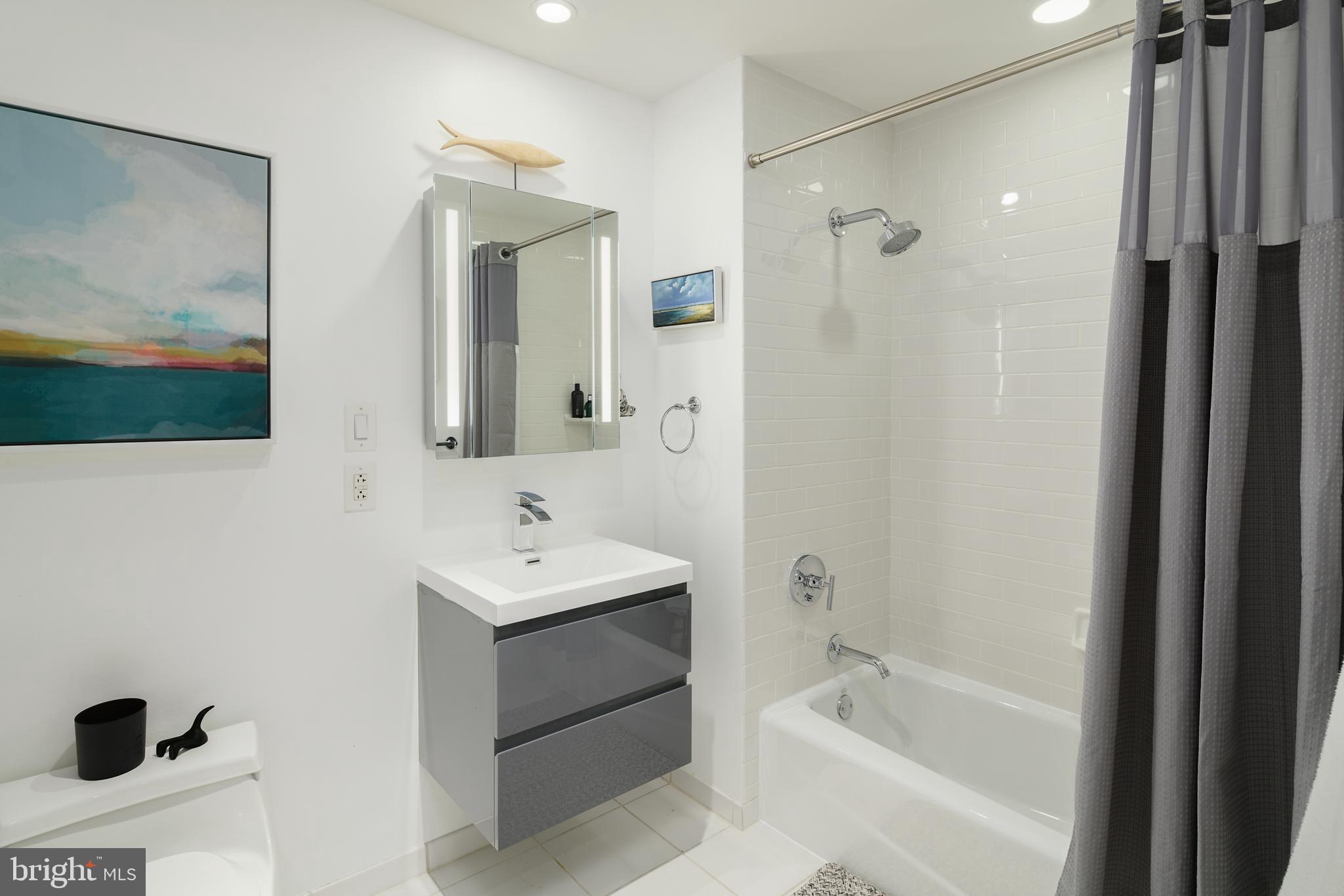 AVENUE OF THE ARTS - Residential Lease