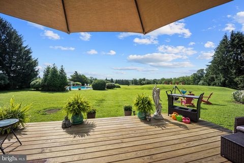 Homes For Sale - 215 E Dark Hollow Road<br/> PIPERSVILLE, PA 18947