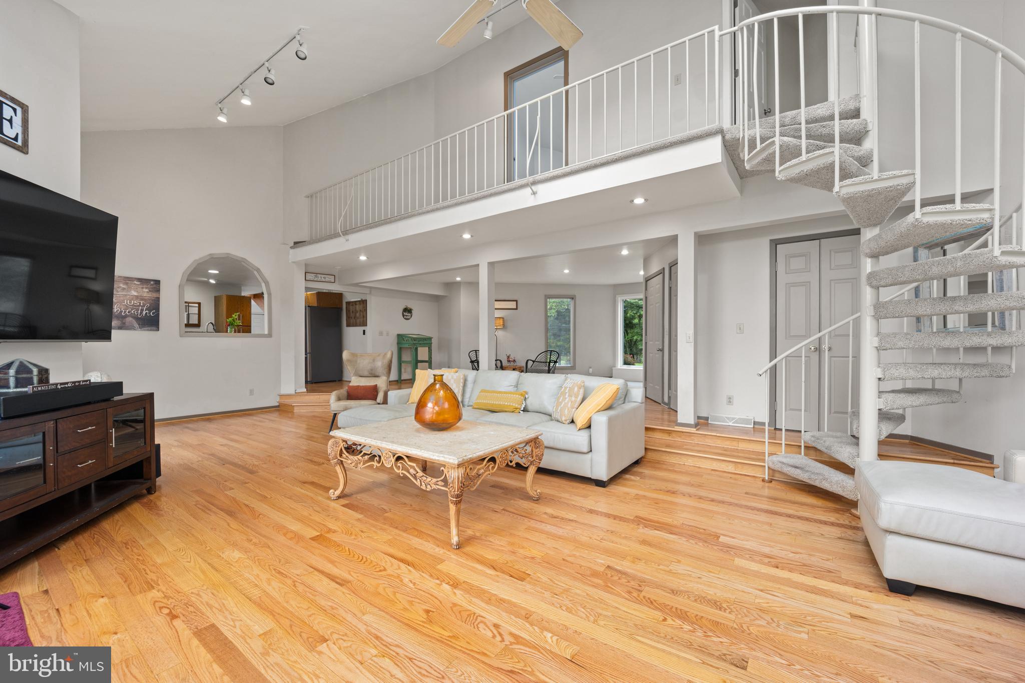 DARK HOLLOW - Residential