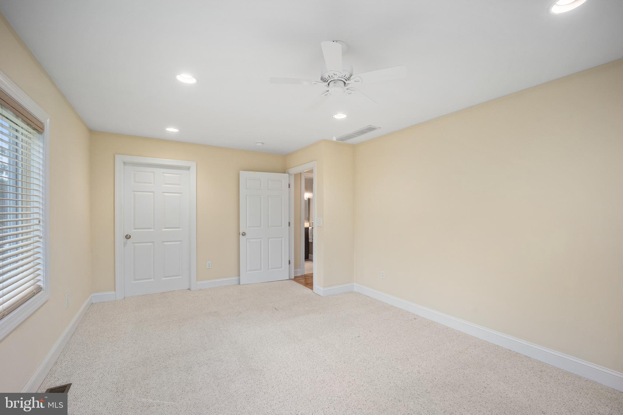 DARK HOLLOW - Residential