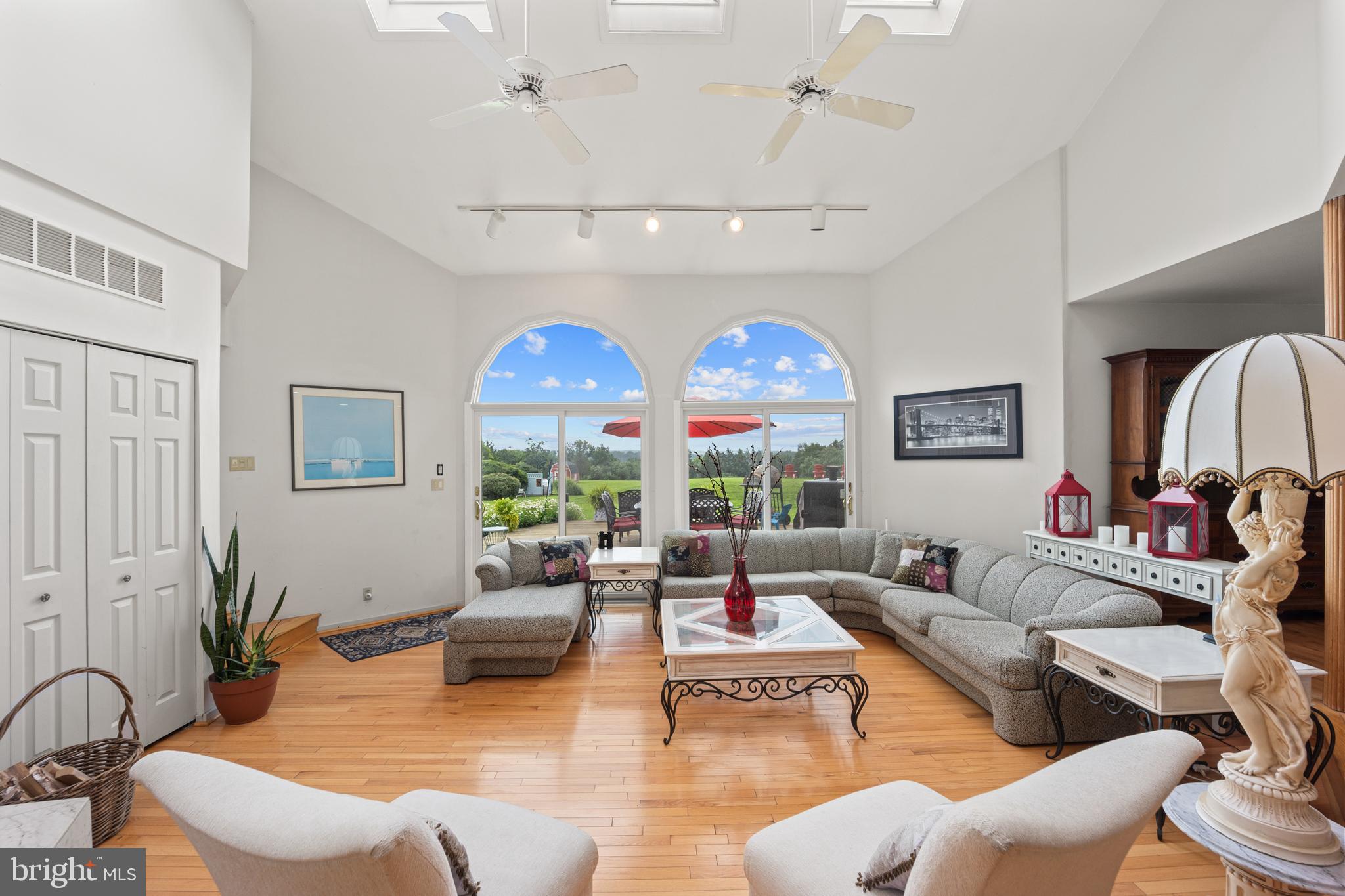 DARK HOLLOW - Residential