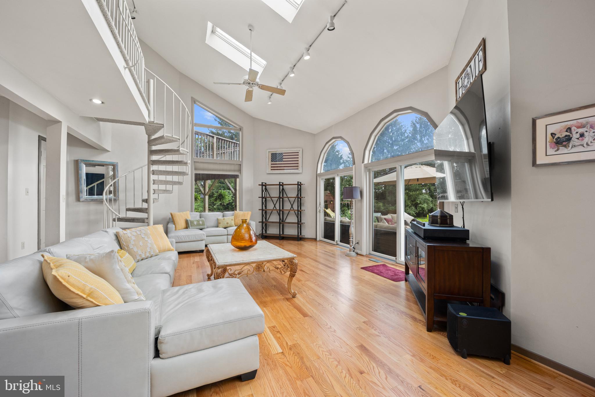 DARK HOLLOW - Residential