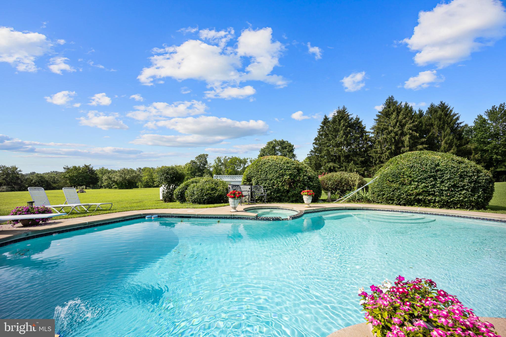 DARK HOLLOW - Residential