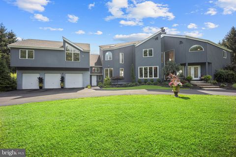 215 E DARK HOLLOW ROAD PIPERSVILLE PA 18947