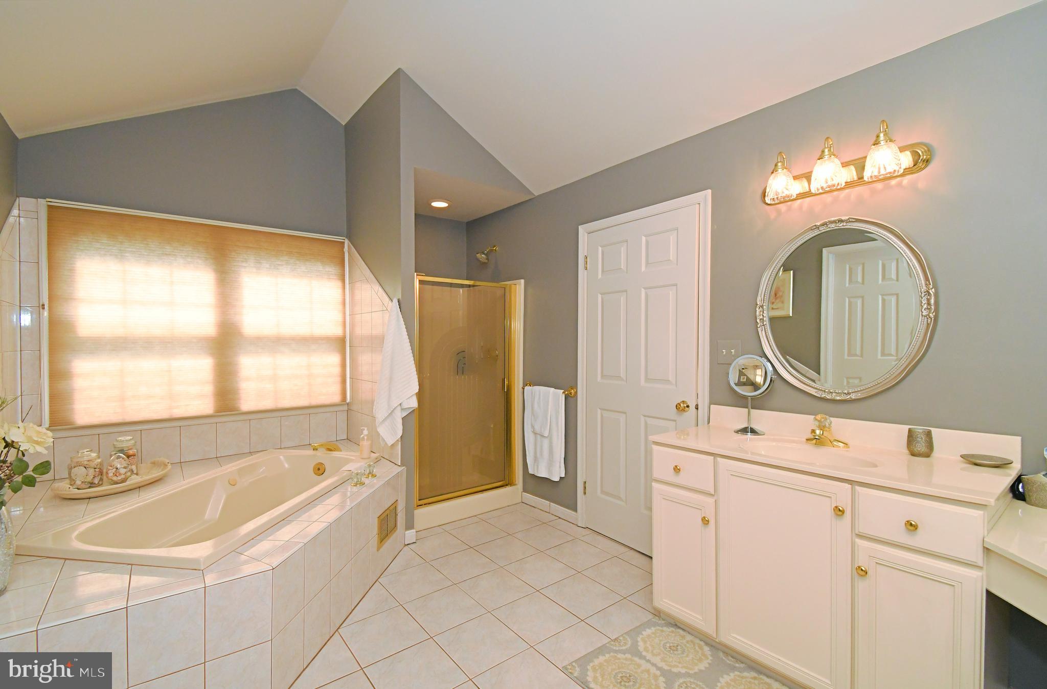 HOLLAND MEADOWS - Residential