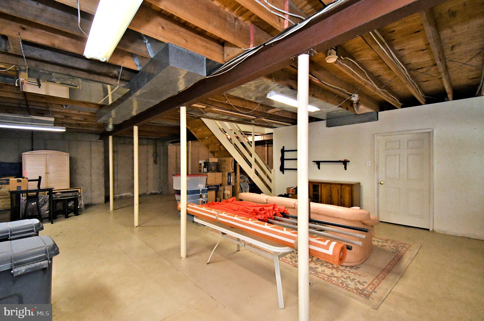 HOLLAND MEADOWS - Residential