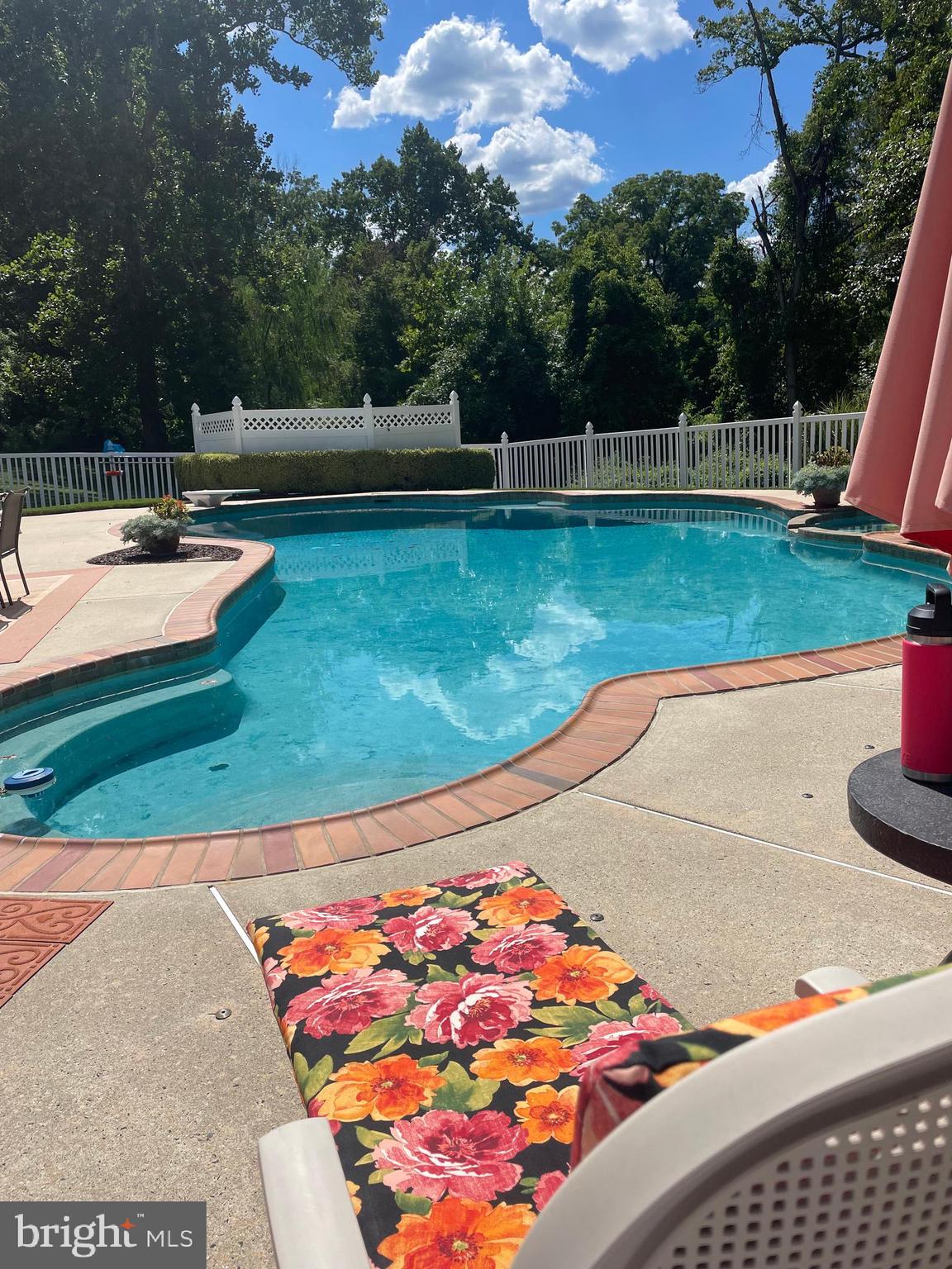 HOLLAND MEADOWS - Residential