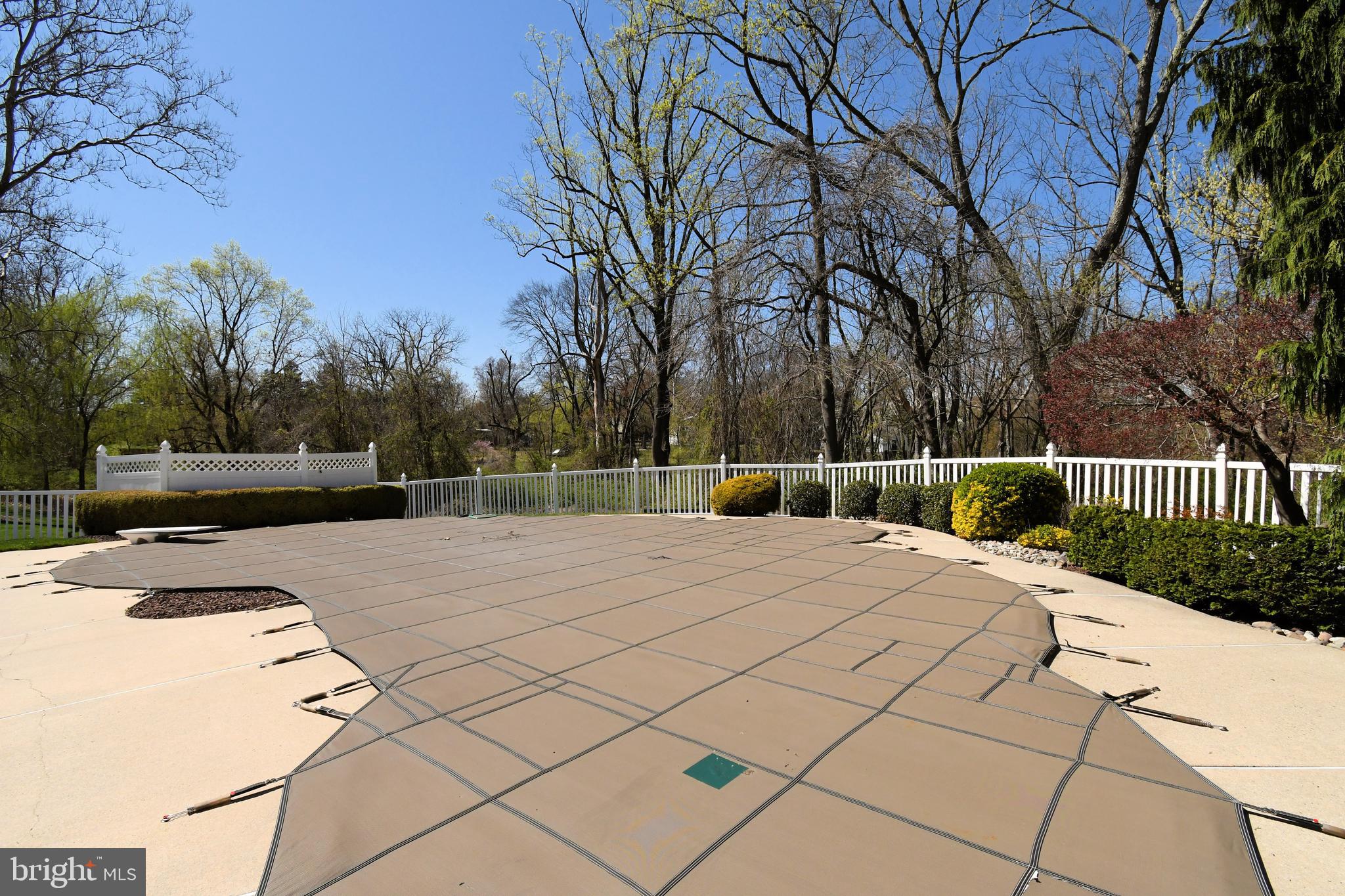 HOLLAND MEADOWS - Residential