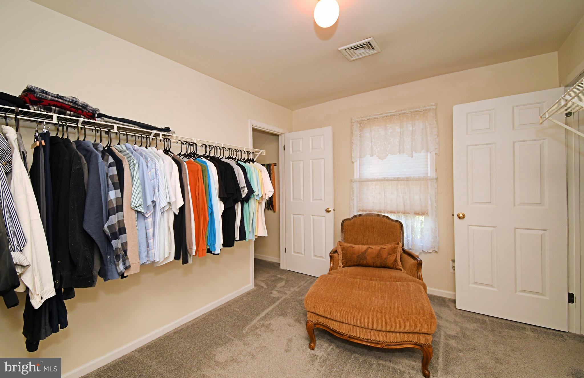 HOLLAND MEADOWS - Residential