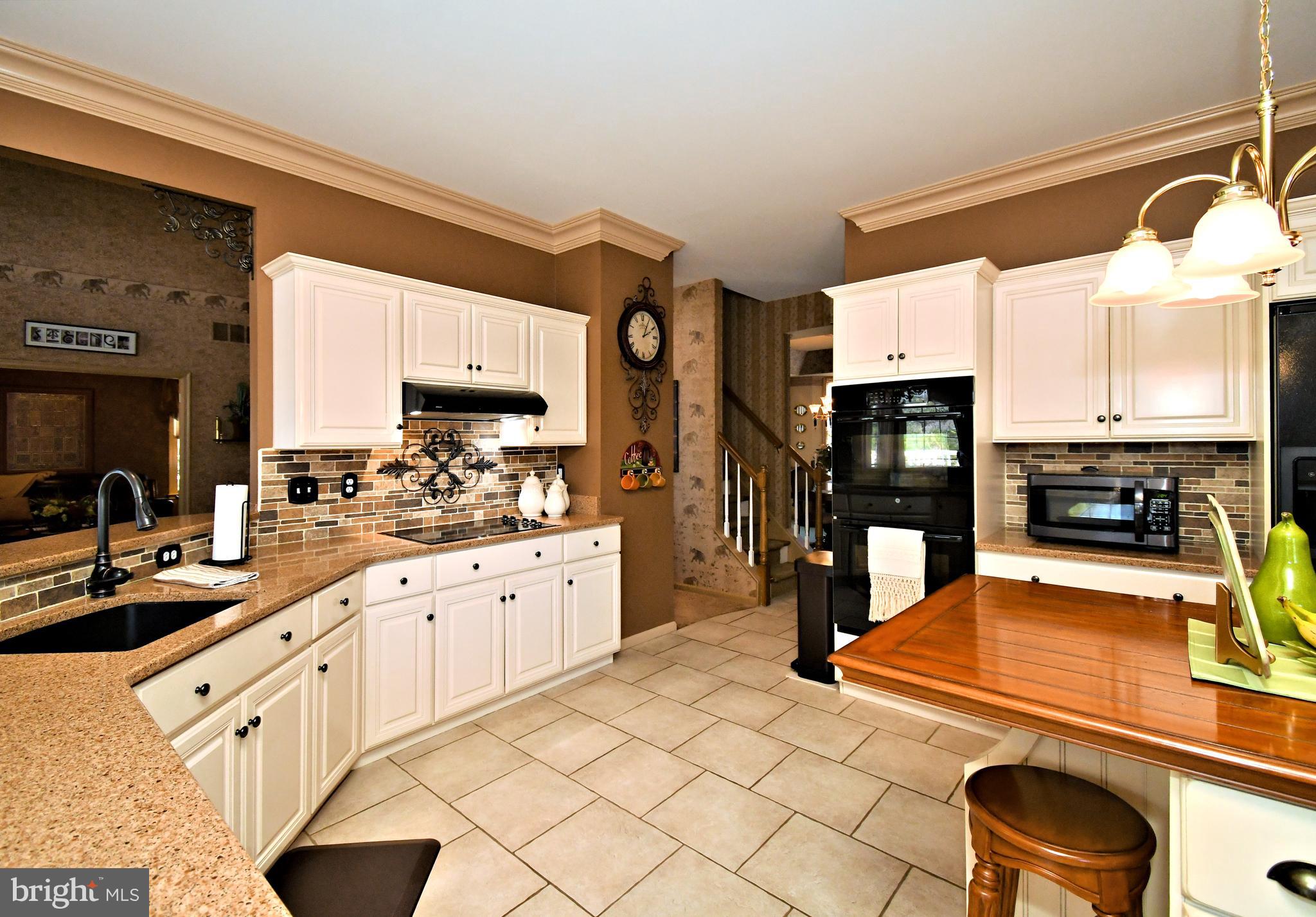 HOLLAND MEADOWS - Residential